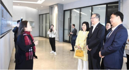 浙江省僑商會(huì)“訪(fǎng)僑企送服務(wù)”團(tuán)來(lái)我武生物指導(dǎo)工作